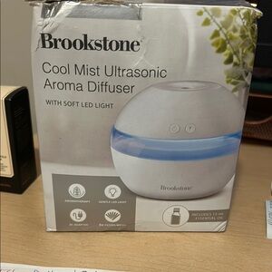 Brookstone Cool Mist Ultrasonic Aroma Diffuser-NEW
One sweet orange oil included